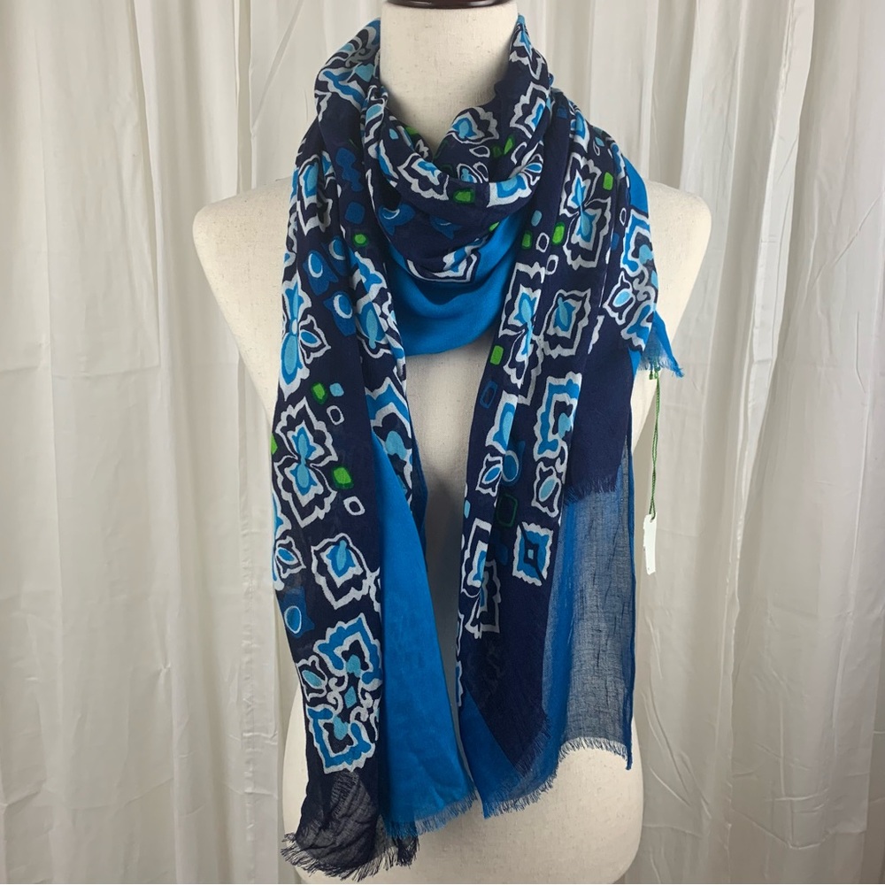 Vera Bradley 100% Rayon Blue, White & Green Medallion Pattern Rectangular Scarf
